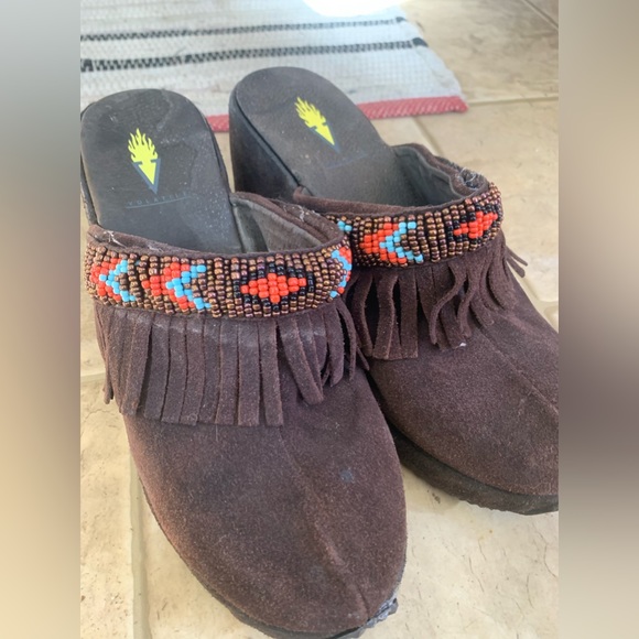 Brown clogs with fringe - Picture 2 of 4